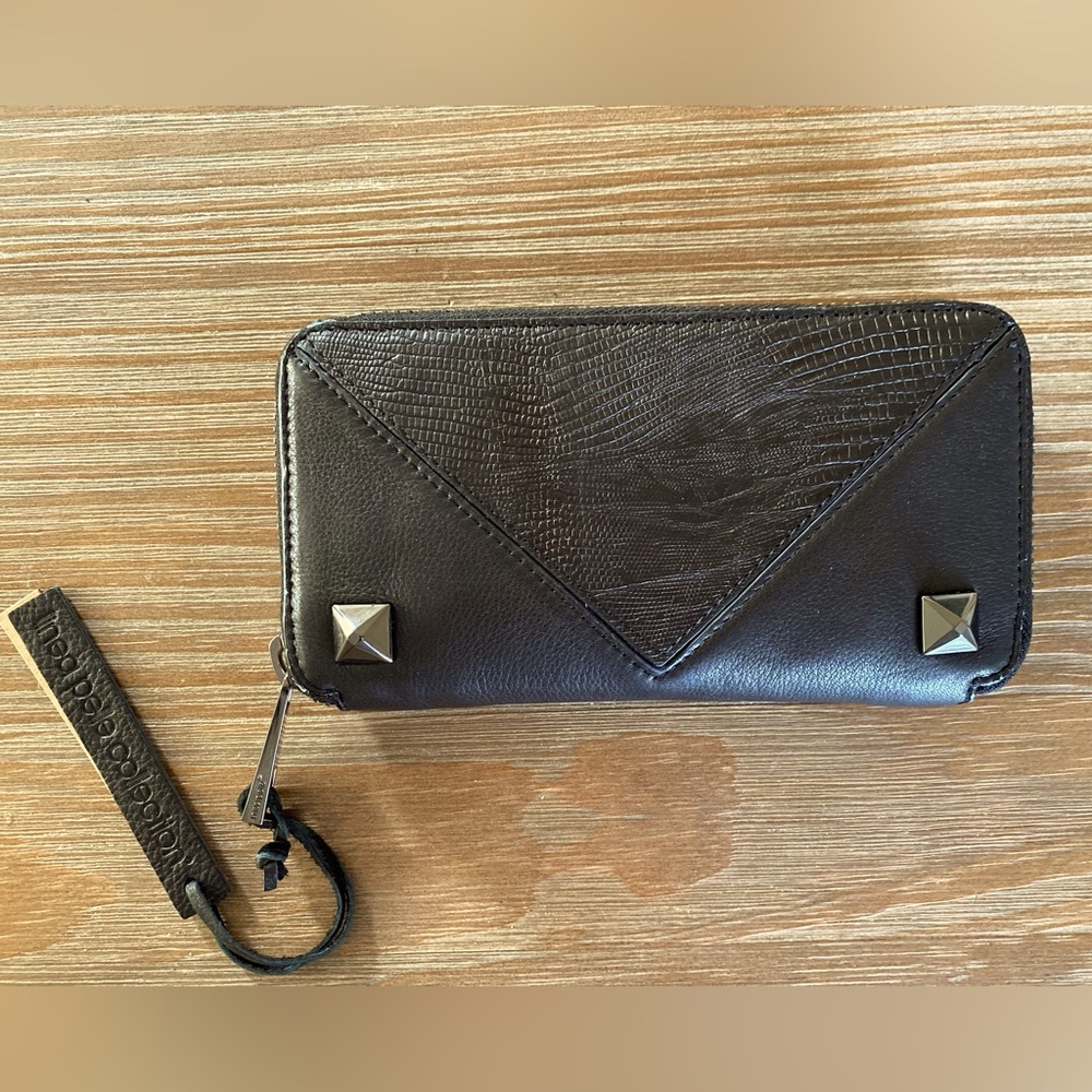 NWT Linea Pelle GRAYSON ZIP WALLET